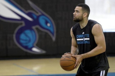 Σάρλοτ Χόρνετς: Σύλληψη του Τζεφ Τέιλορ