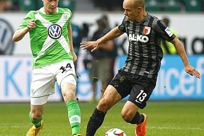 Το παπούτσι βρήκε στόχο  στον … Ντε Μπρούιν (video+photos)