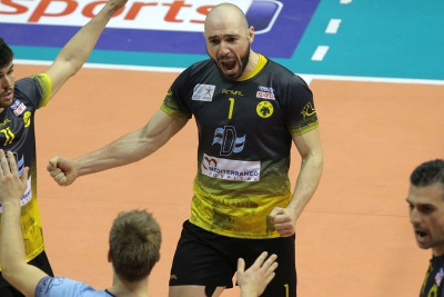 ΑΕΚ: Τριπλό «διαζύγιο»