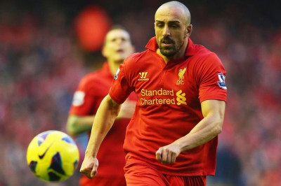 Σάλος για το … μουστάκι του Χοσέ Ενρίκε (photo)