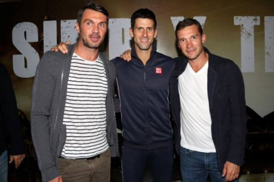 Νόβακ Τζόκοβιτς: Επίσκεψη από άσους της Μίλαν (photos)