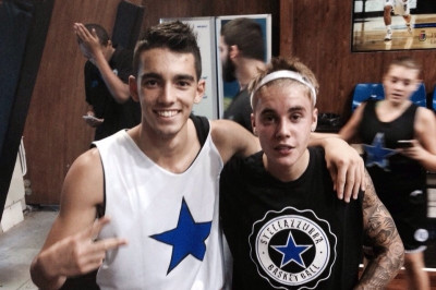 Ιταλία: Ο Τζάστιν Μπίμπερ προπονήθηκε με ομάδα μπάσκετ! (videos)