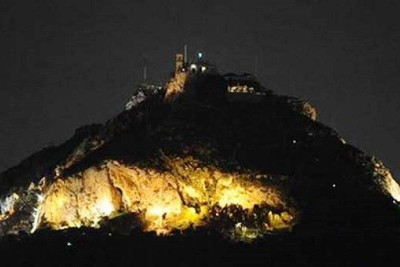 Στο σκοτάδι ο Λυκαβηττός: Αυτός είναι ο λόγος που δε φωταγωγείται