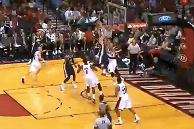 NBA: «Ισοπεδωτικό» κάρφωμα από τον Χέιγουορντ (video)