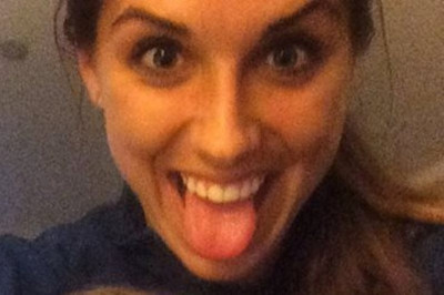 Άλεξ Μόργκαν: Αγκαλιάζει αγοράκι και... βγάζει γλώσσα (photo)