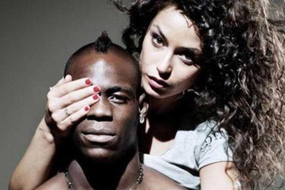 Μάριο Μπαλοτέλι: Κρυφή συνάντηση με τη μητέρα του παιδιού του (photos)