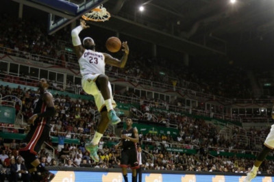 Κλίβελαντ Καβαλίερς: Μικροτραυματισμό για Λοβ και Βαρεχάο