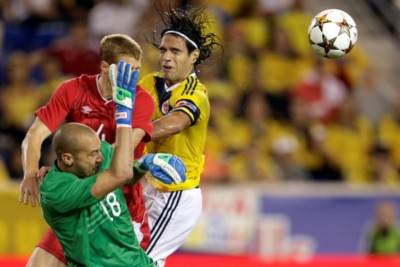 Το άδικα ακυρωθέν σούπερ - γκολ του Φαλκάο (videos+photos)