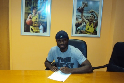 Άρης: Έφτασε ο Αντεγκμπόγιε (photos)