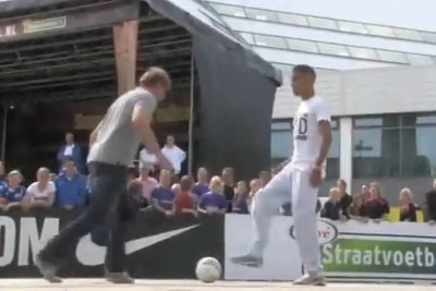 Ταχυδακτυλουργικά... μαγικά με την μπάλα (video)