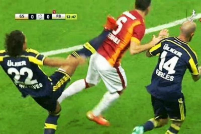 «Δολοφονική» καρατιά από Μπρούνο Άλβες (video)