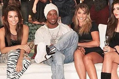 Ροναλντίνιο: Γύρω από καλλονές (photos)