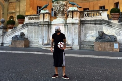 Το Βατικανό τα... έψαλε στον Μπίμπερ λόγω του ποδοσφαίρου (photos)