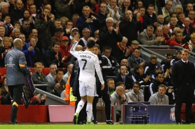 Κριστιάνο Ρονάλντο: Χειροκροτήθηκε από τους οπαδούς της Λίβερπουλ (photos+video)