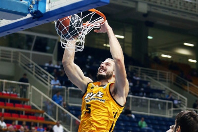 Σαρικόπουλος: «Ζει για τα ντέρμπι η ΑΕΚ»