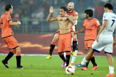 Το γκολ της χρονιάς  ο Ντος Σάντος (video)