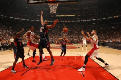 Τορόντο Ράπτορς: Δύο ατομικά ρεκόρ για Ντε Ροζάν στη νίκη με Χοκς (video)