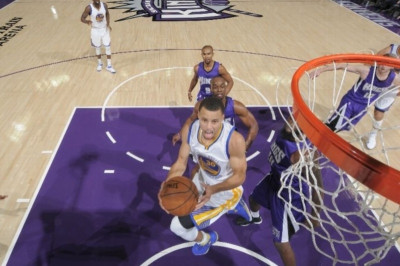 Γκόλντεν Στέιτ Ουόριορς: Εύκολο πέρασμα από Σακραμέντο (video)