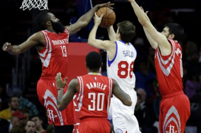 Χιούστον Ρόκετς: Δύσκολη βραδιά, τρεις πόντους ο Παπανικολάου (video)