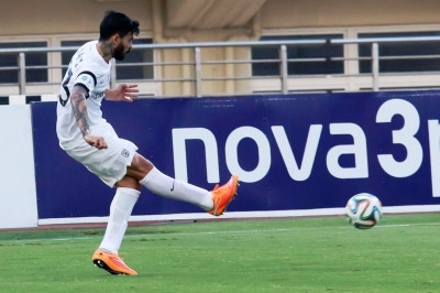 Super League: Αθανασιάδης και Κάμπορα τα βραβεία της 9ης αγωνιστικής