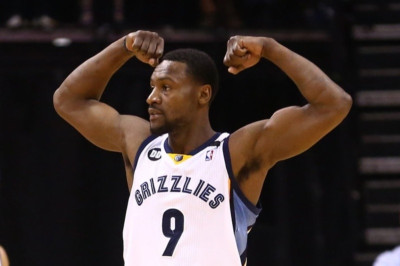 Μέμφις Γκρίζλις: Χτύπησε… κάμερα ο Τόνι Άλεν (video)