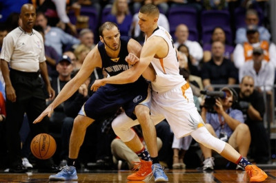 Μέμφις Γκρίζλις: Τρίτη εκτός έδρας νίκη και «5Χ5» (video)