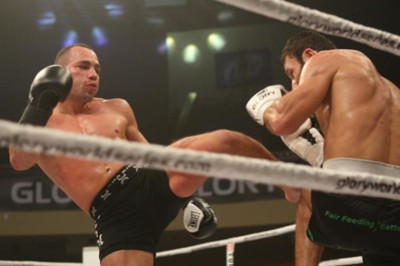 GLORY 18: «Μεγάλος» Van Roosmalen (GIFs)