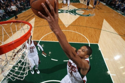 Μιλγουόκι Μπακς: Θρίαμβος για Αντετοκούνμπο στον ελληνικό «εμφύλιο» (video)