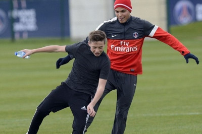 Δεν … μάσησε ο υιός Μπέκαμ μπροστά σε Ιμπραΐμοβιτς και Τιάγκο Σίλβα (video)