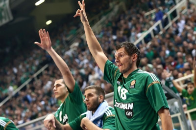 Μπλουμς: «Σκοτώνει» και… σκλαβώνει (video)