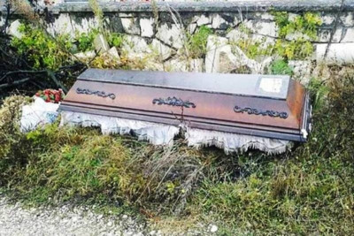 Ξέθαψε το σύζυγο της γιατί το νεκροταφείο ήταν… μακριά!