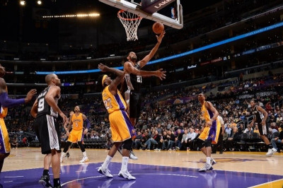 Σαν Αντόνιο Σπερς: Βόλτα στο Λος Άντζελες, 25.000 πόντους ο Ντάνκαν (videos)