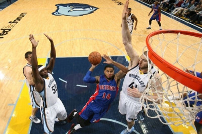 Μέμφις Γκρίζλις: Επτά πόντους ο Κουφός, στην άκρη οι Πίστονς (video)