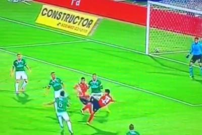 Κολομβία: Συγκλονιστικό γκολ χωρίς να σκάσει η μπάλα! (video)