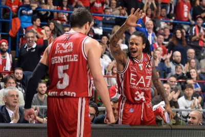 Αρμάνι Μιλάνο: «Οργίασε» ο Κλέιζα, αλλά ήρθε… δεύτερος! (videos)