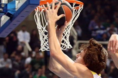 Ευρωλίγκα: Ακόμα... κουνιέται η μπασκέτα στο Μιλάνο! (video)