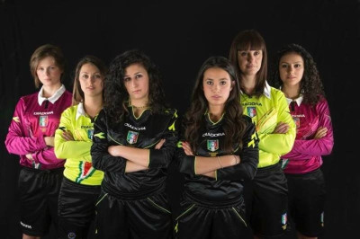 Ιταλίδες διαιτητές πόζαραν... γυμνές! (photos)