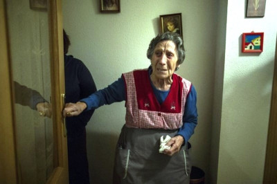 Ράγιο Βαγιεκάνο: Στηρίζει την 85χρονη που χάνει το σπίτι της