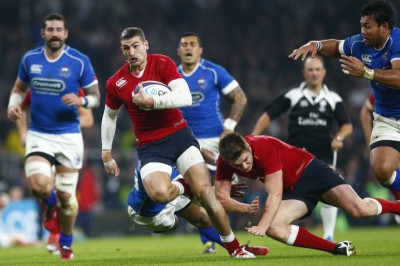 Γυναίκα και Άνδρας εισέβαλαν γυμνοί σε αγώνες ράγκμπι και κρίκετ (photos)