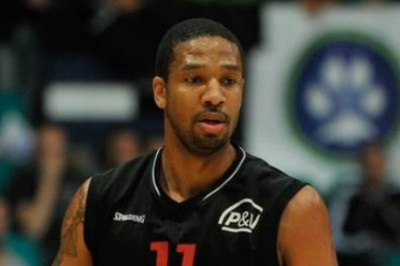 Κένεντι Ουίνστον: Συνεχίζει στο Μεξικό