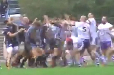 Γαλλία: Τρελό... ξύλο σε αγώνα ράγκμπι! (photos+videos)