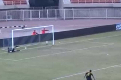 Κουβέιτ: Αν θέλει η μπάλα να μπει... μπαίνει! (video)