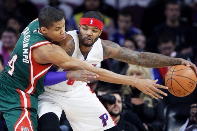 Μιλγουόκι Μπακς: Πέρασαν από Ντιτρόιτ, επτά πόντους ο Αντετοκούνμπο (videos)