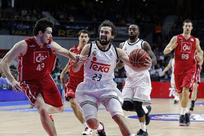 Ρεάλ Μαδρίτης: Και ο μήνας έχει... 9 (videos)