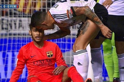 Μπαρτσελόνα: Κουτούλησε τον Οταμέντι ο Νεϊμάρ (video)