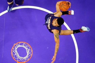 Φοίνιξ  Σανς: Επικό κάρφωμα από Γκριν (video)