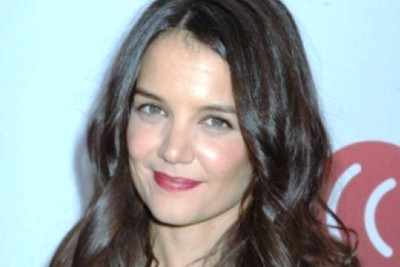 Katie Holmes: Δε φαντάζεστε με ποιον κούκλο σταρ τα έχει