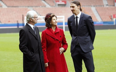 Ξεναγός του βασιλικού ζεύγους της Σουηδίας ο Ιμπραΐμοβιτς (video+photos)