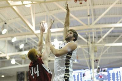 NCAA: Δέσποσε ο Κόρεϊ Πέτρος σε ελληνικό «εμφύλιο» (videos)