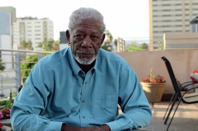 Ο Μερτεσάκερ σε βίντεο αστέρων για τον Έμπολα (video)